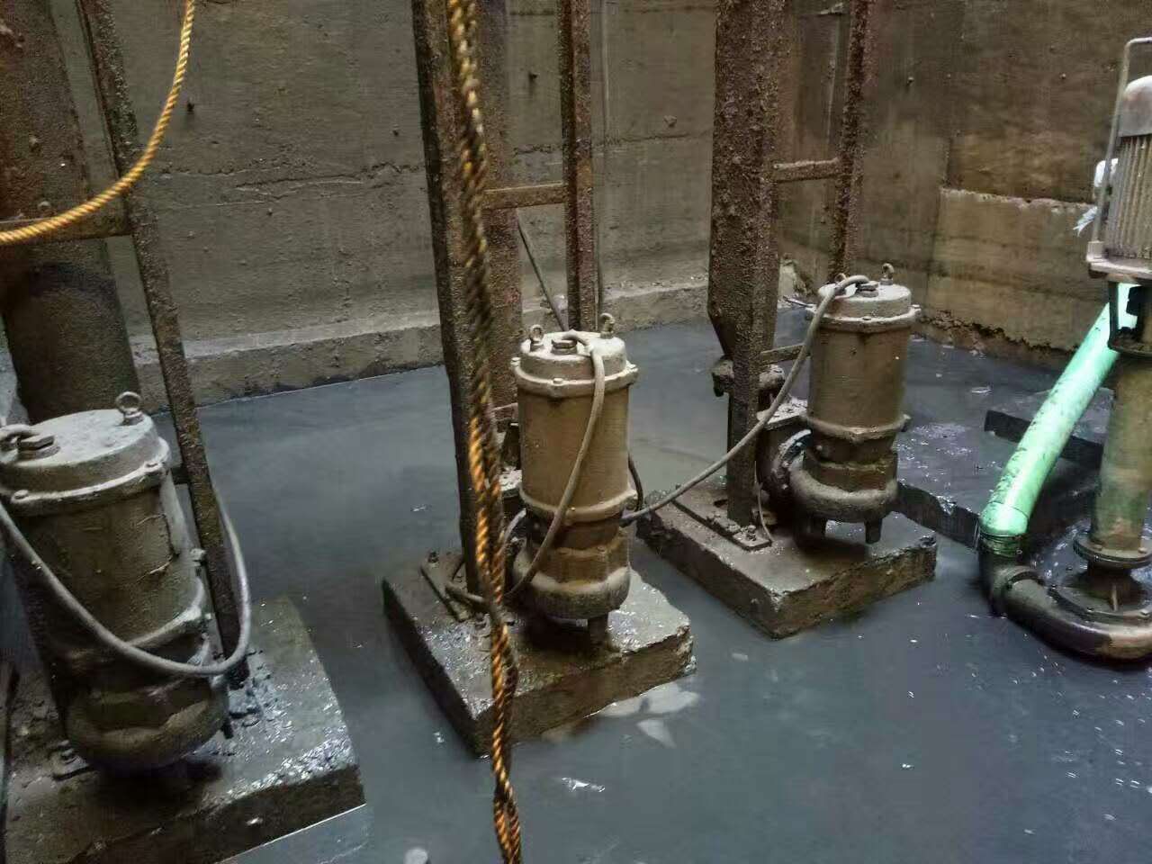 霞山污水池清理